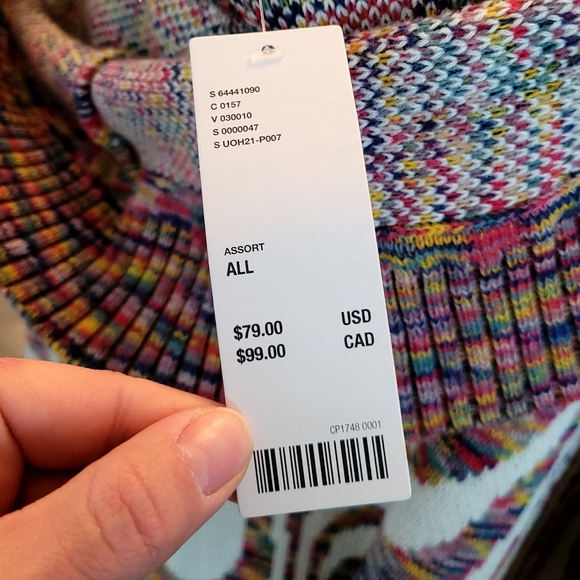 Poncho - Picture 6 of 6